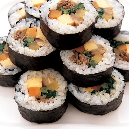 巻かずにたたむだけ！SNSで話題「折りたたみキンパ」の作り方とおいしいアレンジおうちごはん