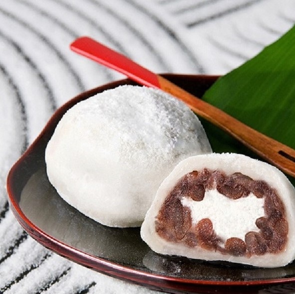 新商品のご紹介はりまのやわらか塩味生大福 ＼ 👉サラリとしたやわらか～いお餅 👉少し塩味をきかせた粒餡と なめらかなクリームをIN👉忠臣蔵でお馴染みの播州赤穂特産のお塩を使用 塩味と甘味のバランスが絶妙で ぜひとも一度お試しいただきたい大福です！ 店頭に