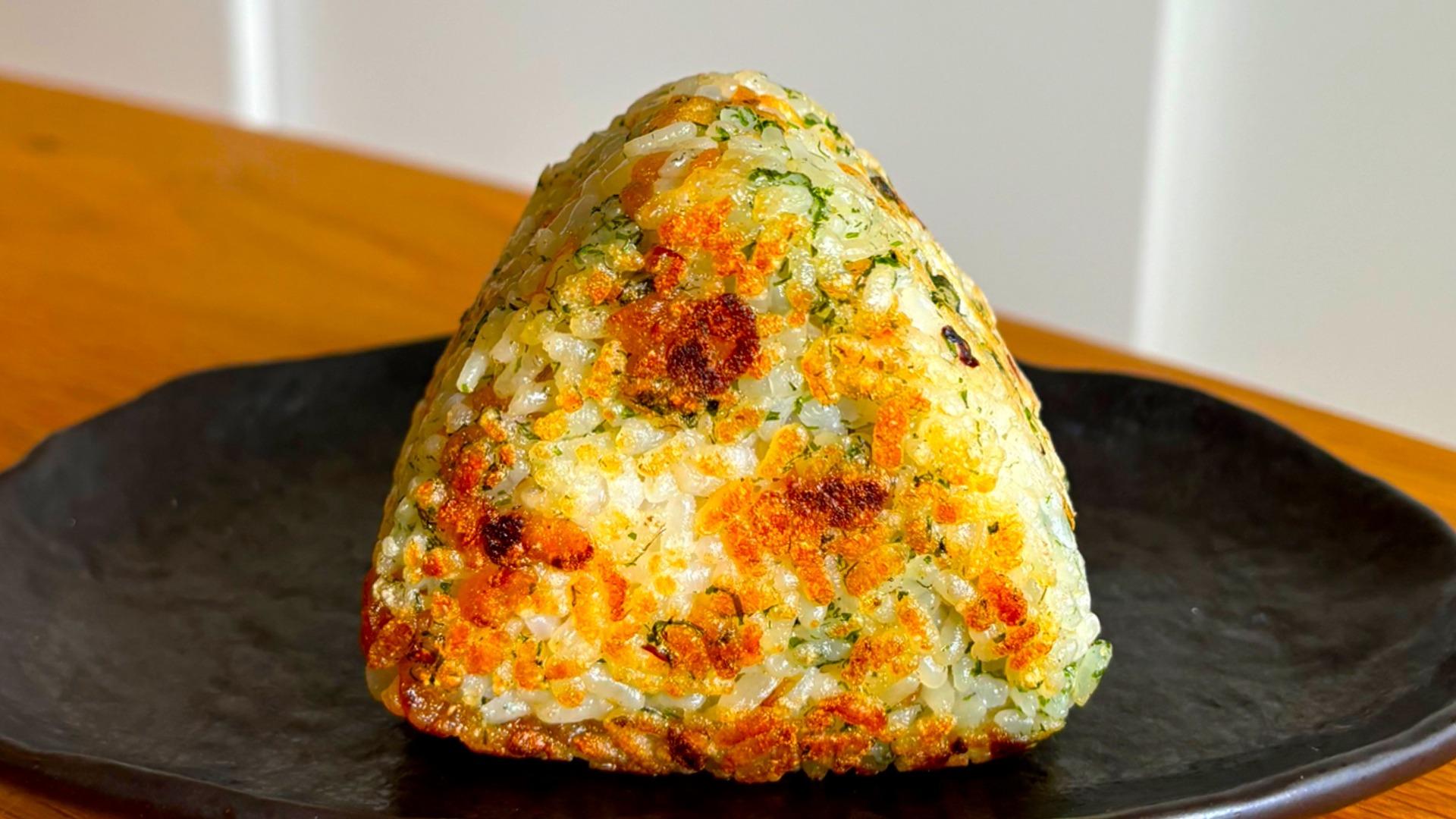 マヨネーズとめんつゆで焼きおにぎり