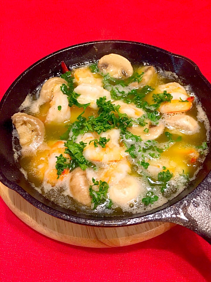 えびとマッシュルームのアヒージョサンシャイン