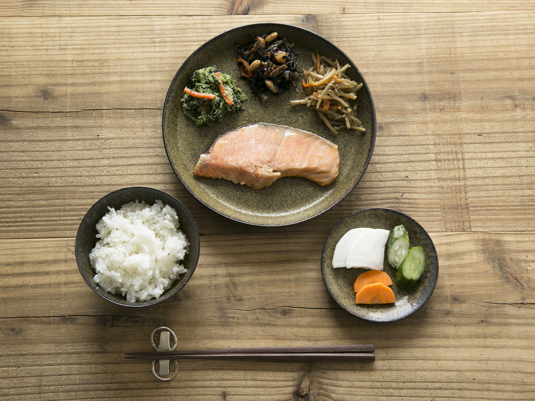 和食のテーブルコーディネートのコツとは？おすすめのアイテムやおしゃれに見せるポイント - maturite