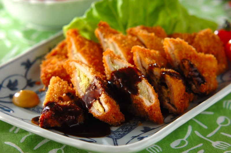 トンカツの付け合わせ、なぜキャベツ？ - 日本経済新聞