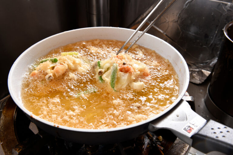 失敗しないかき揚げレシピ。片栗粉、焼酎、オリーブ油で超簡単サクサクに！三越伊勢丹の食メディアFOODIE フーディー