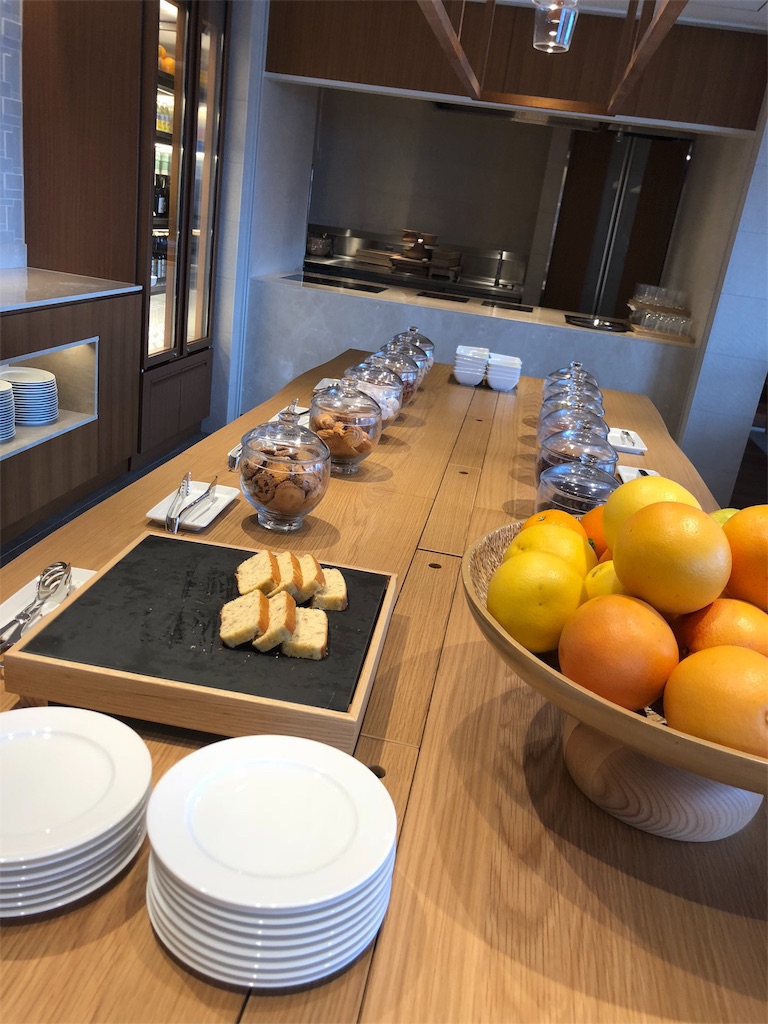 ハイアット リージェンシー 瀬良垣のクラブラウンジ、朝食、ディナーの全貌！絶景サンセットが楽しめるシラカチのディナーがすごい！！平均年収陸マイラーの毎年家族で海外旅行