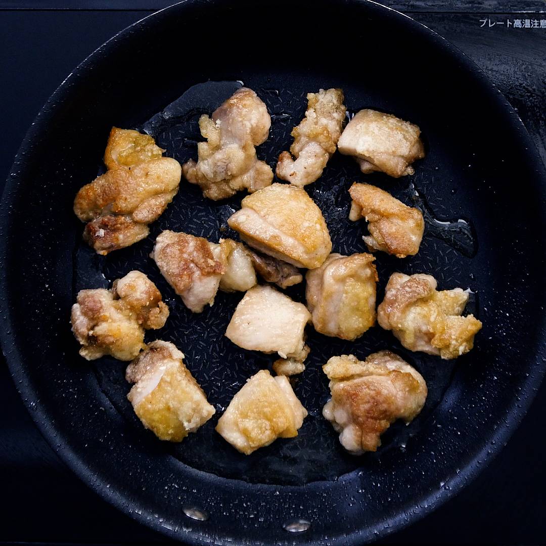 醤油麹×鶏肉レシピ 鶏もも肉とごぼうの甘辛炒め - 旨みレシピで彩る暮らし