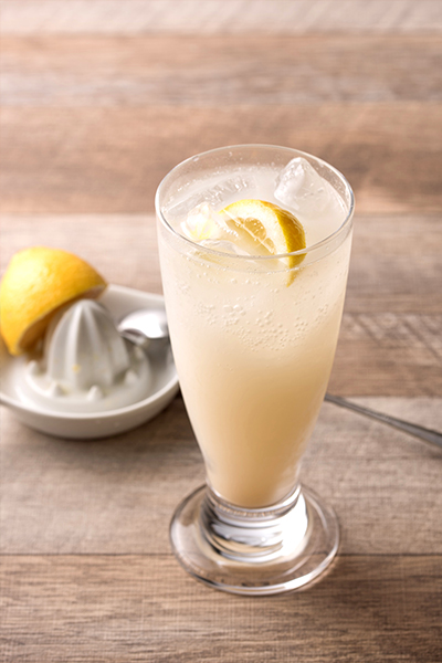 レモネードシロップアレンジ！大人はほろ酔いレモンサワー食宣伝