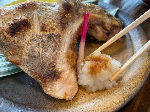 小型カンパチの塩焼き喰っちゃあいかんのか