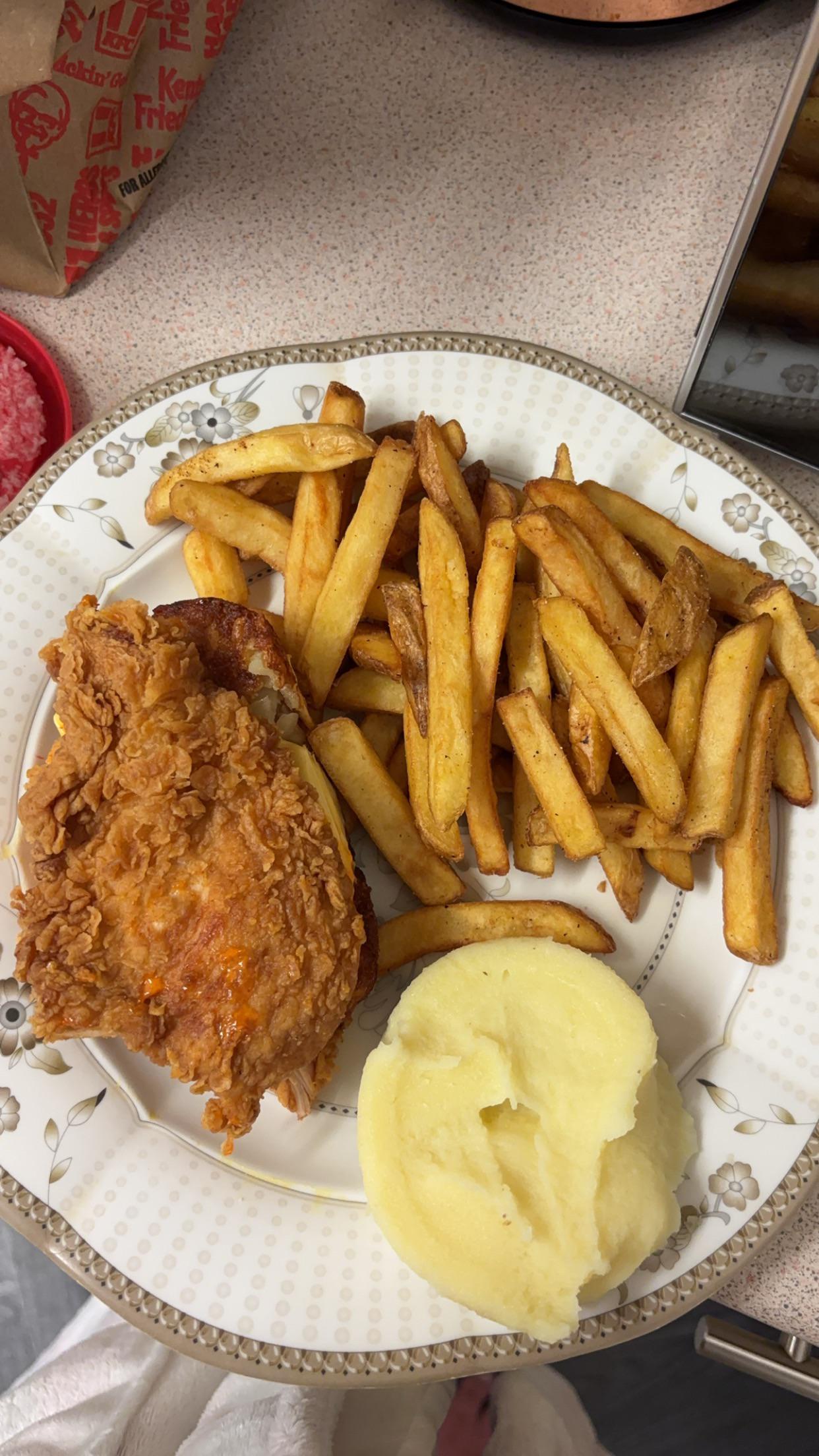 ケンタッキー韓国限定メニュー！チキンがバンズになっている「ジンガーダブルダウントンダリ」ご紹介！カッチかんこくご