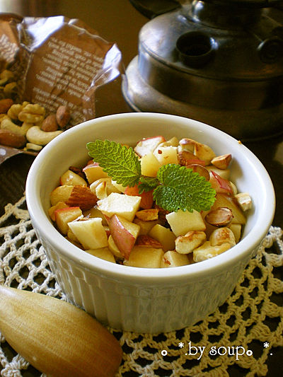 An easy snack using gyoza skins How to make crispy apple pie - YouTube