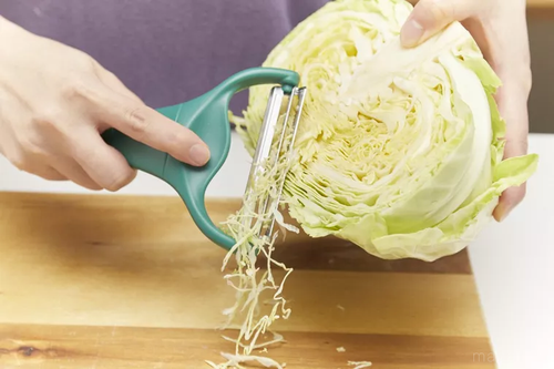 キャベツの飛び散りを抑えるスライサーの使い方下村工業スライサーWEBふわふわキャベツを楽しもう！とんかつ屋さんのキャベツの千切り
