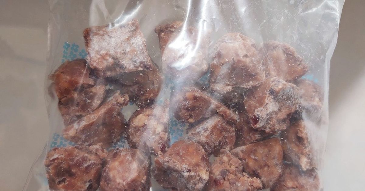 詳しいレシピあり 今回は「小豆麹」のレシピをご紹介！ 発酵あんこは砂糖を入れていないのに甘く、おやつにもぴったり！ ＜材料＞ ・米麹 100g ・小豆100g ・塩 10g ・水 100ml ＜作り方＞ ①小豆を茹でて小豆のアク抜きをします。 ②小豆が指で簡単につぶれるくらいに