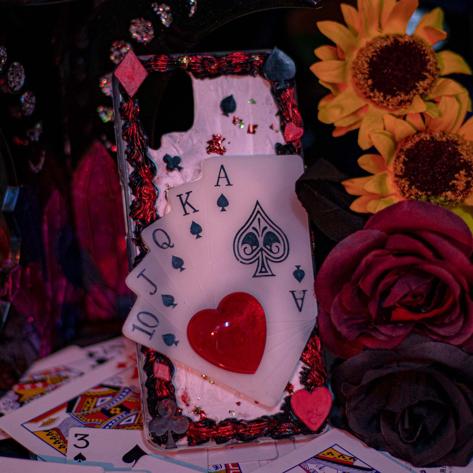 Amazon.co.jp: カジノトランプ4エースポーカースーツと4種類のシリコンモールドパック2個入り、エポキシレジンキャスト、フォンダンケーキデコレーション、チョコレートキャンディーメルト、アイス、ソープ、ワックス、ポリマークレイクラフト用: ホーム＆キッチン