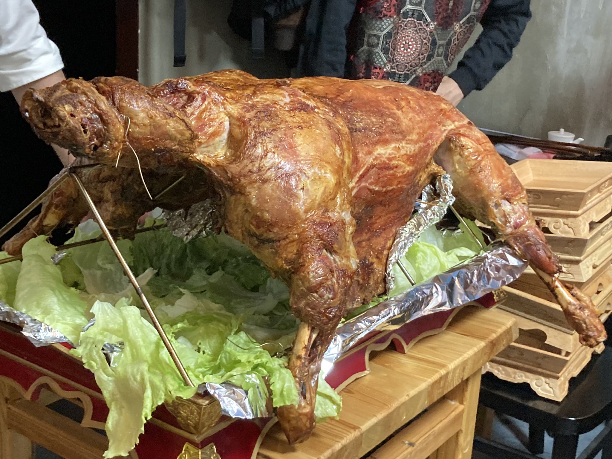 楽天市場 送料無料 仔羊 羊 モモ肉 腿肉 キャンプ 丸焼き 直火焼き 焼肉 BBQ ロースト ラム ラム ラムレッグ 骨付きもも肉 ジンギスカンラム肉 モモステーキ、ランプステーキ、シンシンや内モモ、レッグのロー : 北海道BBQ食材通販かねかん竹内