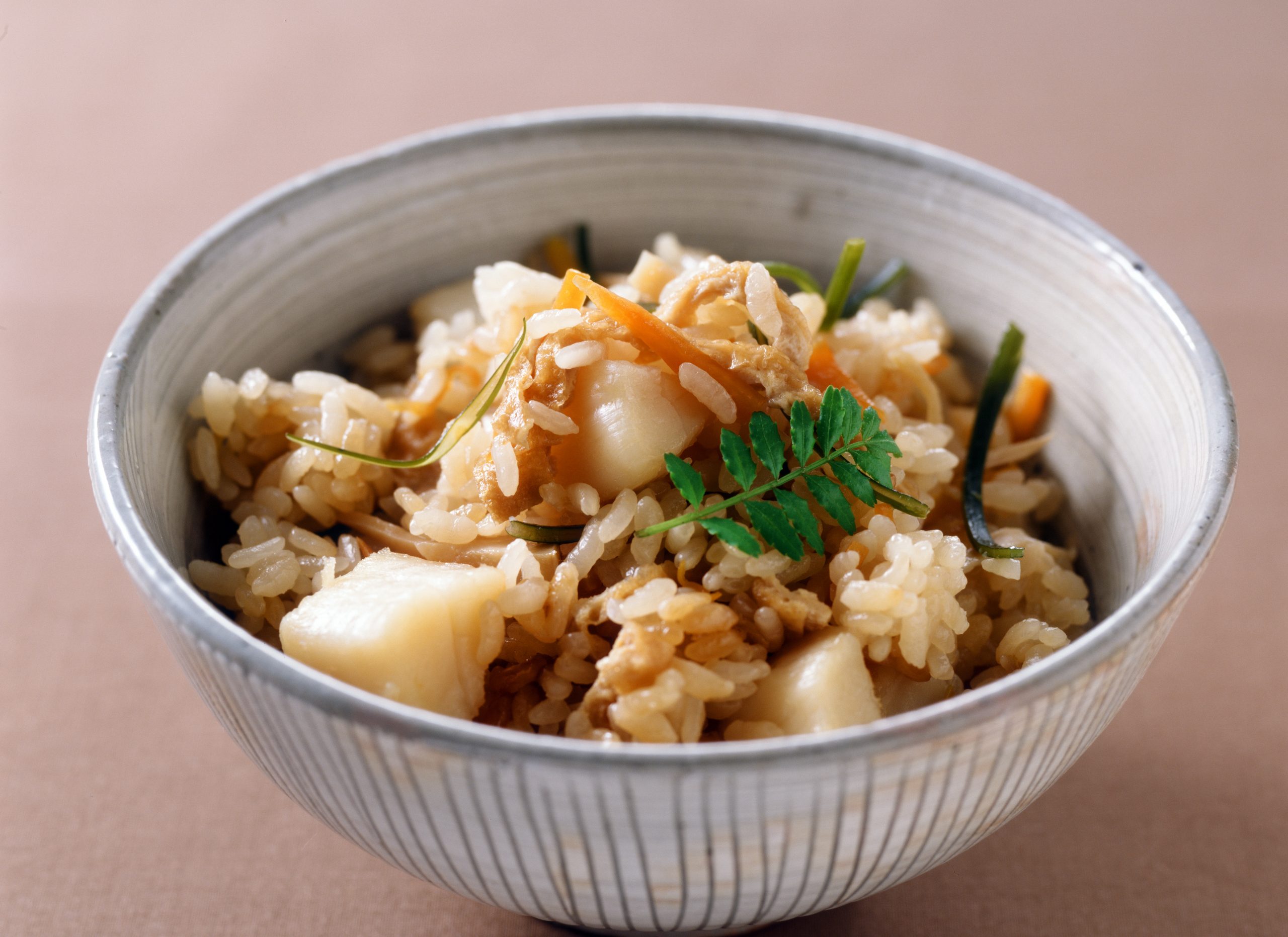 家庭で簡単に！冷凍ホタテ貝柱で作る炊き込みご飯の基本とアレンジレシピ集 – きゅういち