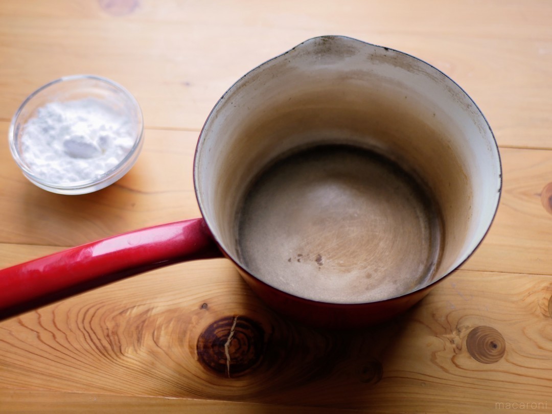 ホーロー鍋の焦げや汚れも重曹で煮て綺麗に。そのパワーに驚愕！ - そこそこ書くブログ