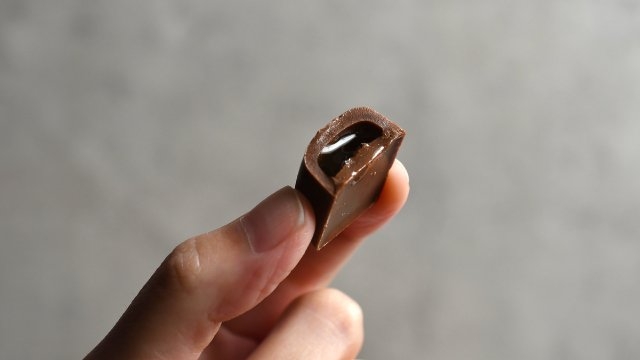 Fazer ファッツェル KarlFazer ラズベリーヨーグルト＆ブルーベリーチョコレート箱入り150g北欧雑貨