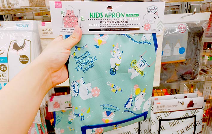 ダイソー エプロン売り場はどこ？大人用から子供・赤ちゃん用の種類紹介