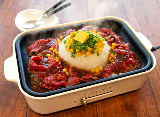 コーンたっぷり！悪魔のガーリックステーキライスおみそならハナマルキ