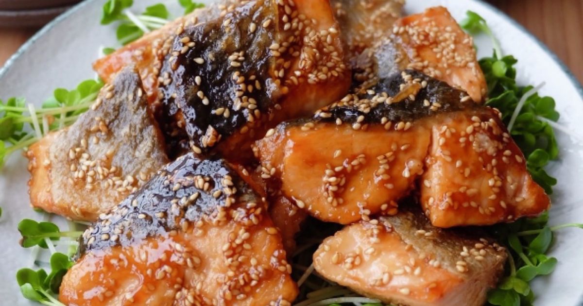 本日のおすすめイカの照り焼きミョウガの甘酢漬けタコ頭のトマトソース煮込みお刺身盛り合わせその他お刺身盛り合わせご注文承ります片山商店 片山魚店 山形市宮町 お惣菜 おかず 魚屋