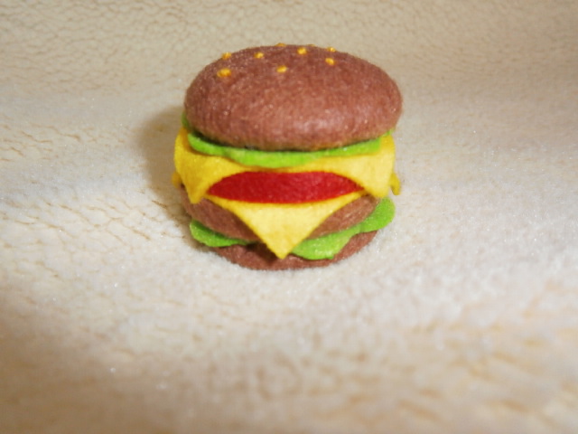 部活応援 お守り バスケ部 ハンバーガー フェルトマスコット ハンドメイド - メルカリ