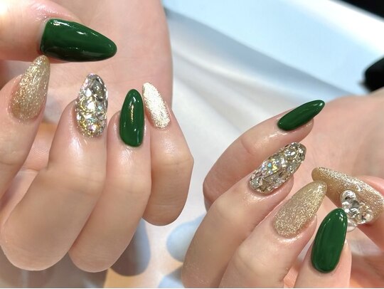 左右違うカラー🌸 春🌸って感じ🌸 また体調良くなったら連絡待ってます💅🏻✨静岡市ネイルサロンロングネイル派手ネイルネイル が好き ロングネイルが得意ベイビーブーマネイルデザインスカルプマックス ロングスカルプ韓国ネイル キラキラネイル