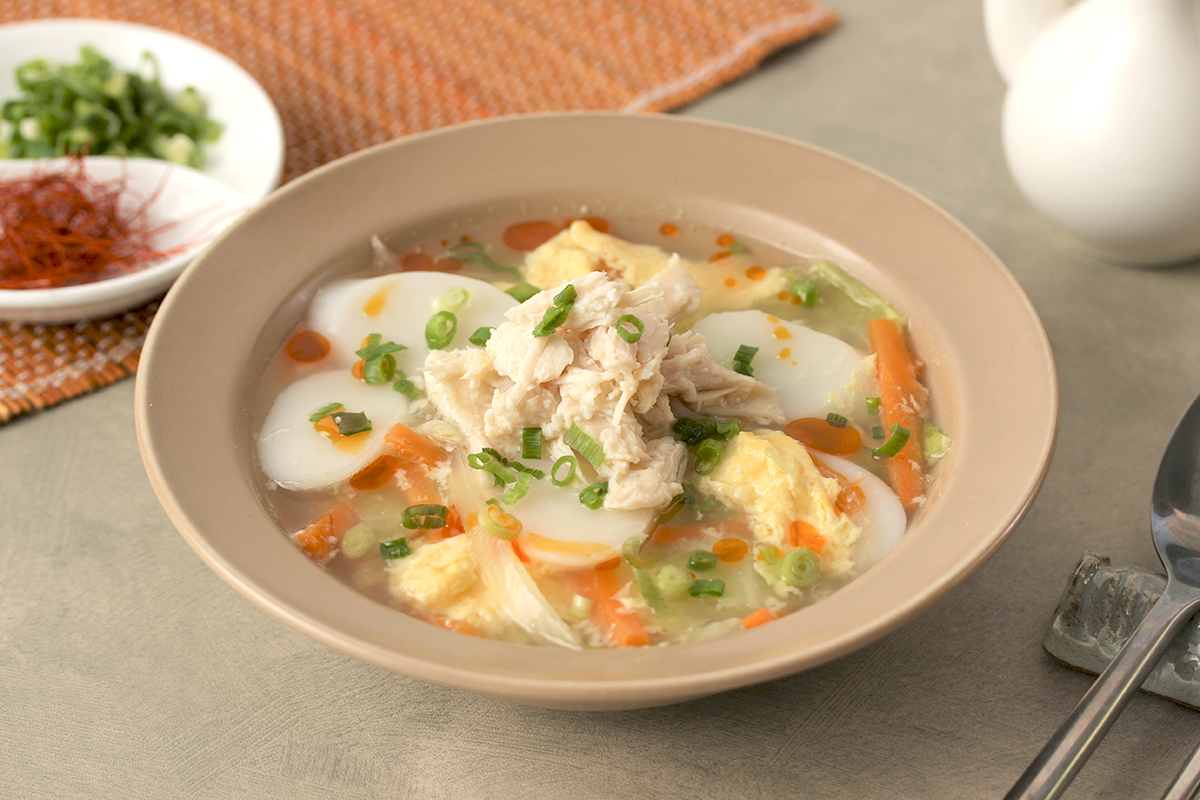 トックのレシピ ー 冬の暖かい韓国餅スープ。韓国風お雑煮 떡국 の作り方。韓国料理店に負けない韓国家庭料理レシピ「眞味」