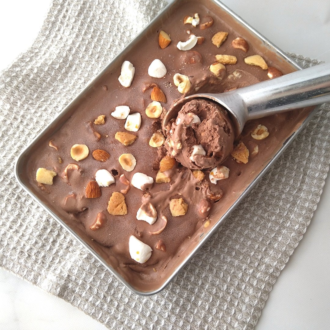 ロッキーロードバーオーブンなしで作れる、簡単チョコレートスイーツ