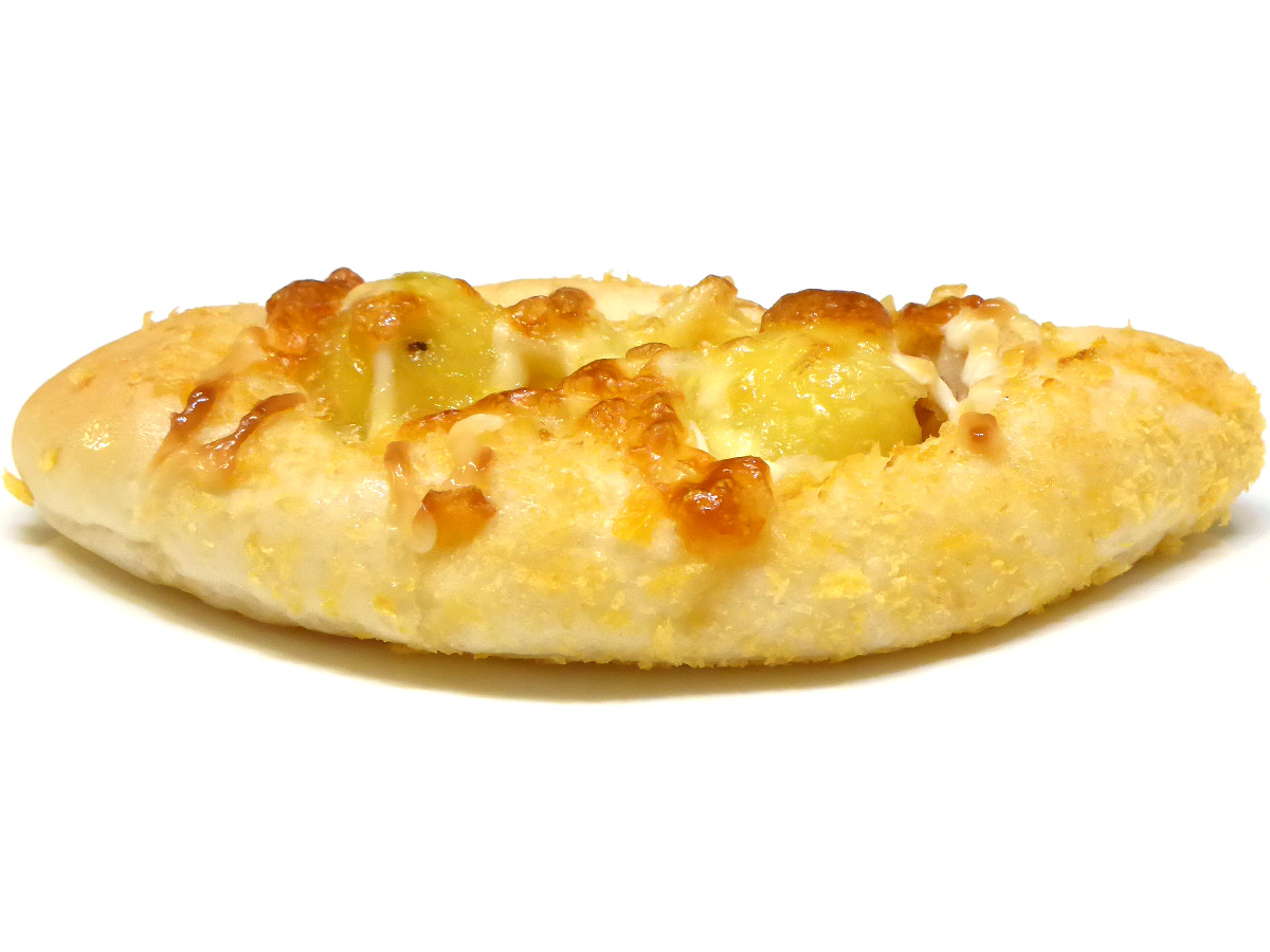 マクドナルド フランスで導入が始まった “使い捨てない”ポテトのケース🍟 容器の底には位置情報を認識できるチップが貼られており、盗難対策もバッチリ