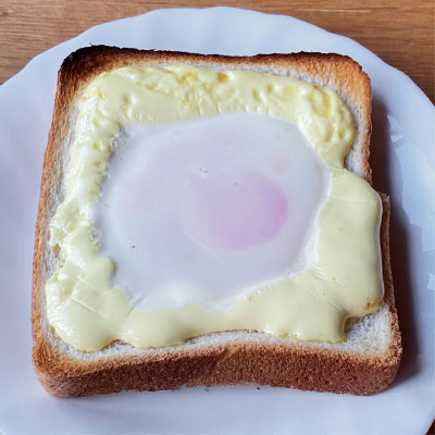 目玉焼きトースト - ビストロパパレシピ - 情報労連リポート