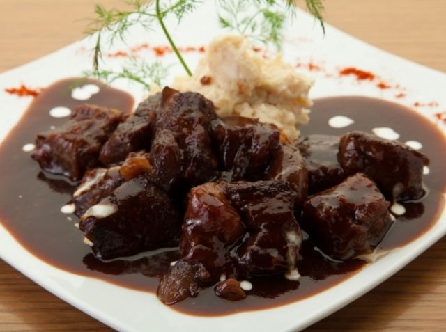 お家でビストロ！ 時間のある週末に仕込みたい「牛ほほ肉の赤ワイン煮込み」MEN'S EX ONLINE