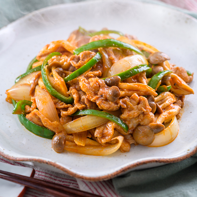 夕飯に困ったら🤔, 「人気の麺」レシピ5選, ————————————————————, アプリ 無料 登録なし のダウンロードは,@kurashiru プロフィールのURLから！, ————————————————————, ①絶品 釜玉ラーメン,材料1人前,中華麺 生 1玉, お湯 ゆで用 適量, 卵 Mサイズ 1個,