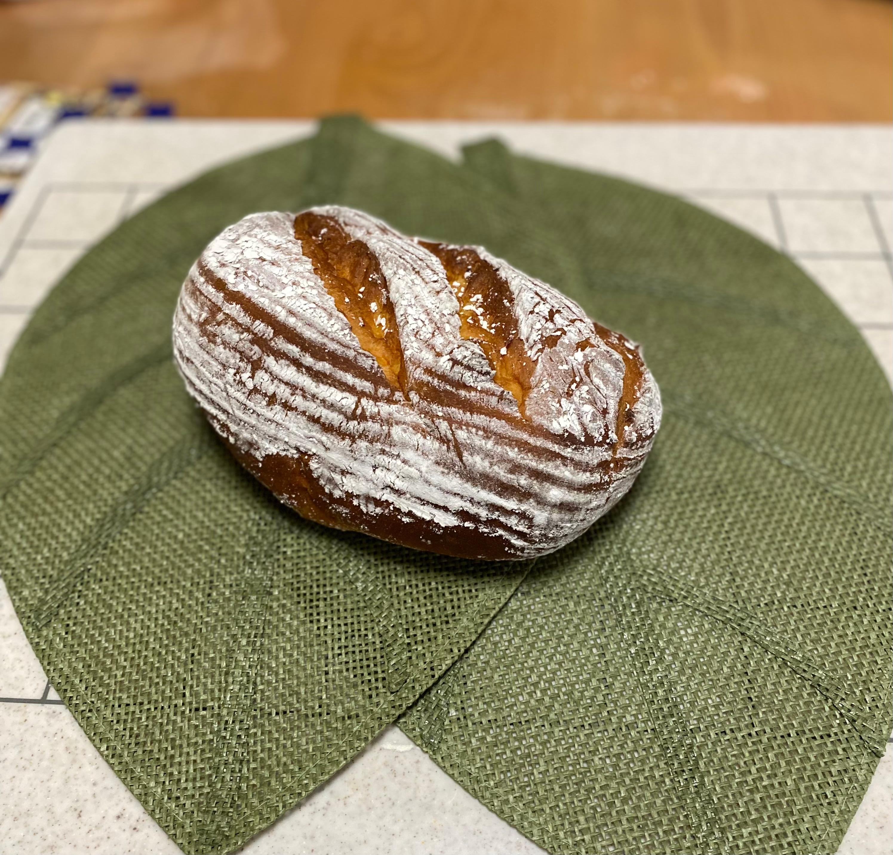 さらに美味しくなった！大人気！上州名物「みそパン」「くるみみそパン」がリニューアル✨😆🎶 北海道産小麦「ゆめちから」使用！ 砂糖、赤味噌をベースに乳製品、植物油を加えコクを出し、白ごまを練り込むことで風味アップ！😄○上州名物『くるみみそパン』 ふんわり