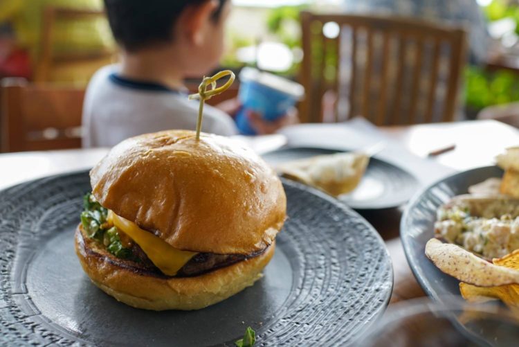 オーシャンビューの絶品朝ごはんでハワイの“気”を心身にチャージ