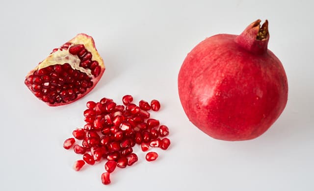 料理の基本！ ざくろの切り方