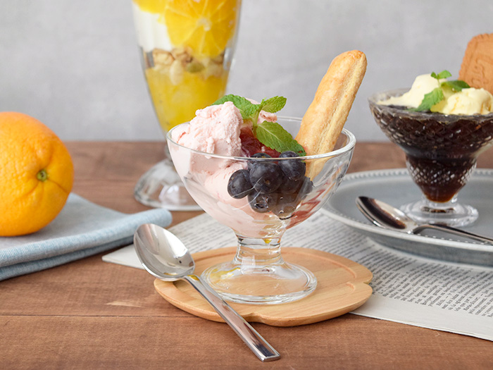 チョコミントとバニラアイスクリームの無料素材イラストおしゃれでかわいいフリーイラスト素材 イラストナビ