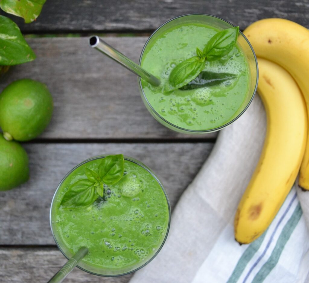 1食分※の野菜がとれるグリーンスムージー※1日分350gとするAGF® Professional