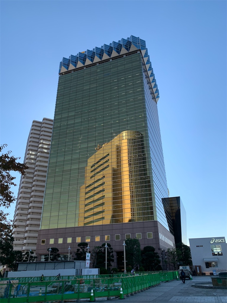 スーパードライホール上の金色オブジェが無くなる？ SNSで報告相次ぐ → アサヒビール「塗替え中です」ねとらぼ