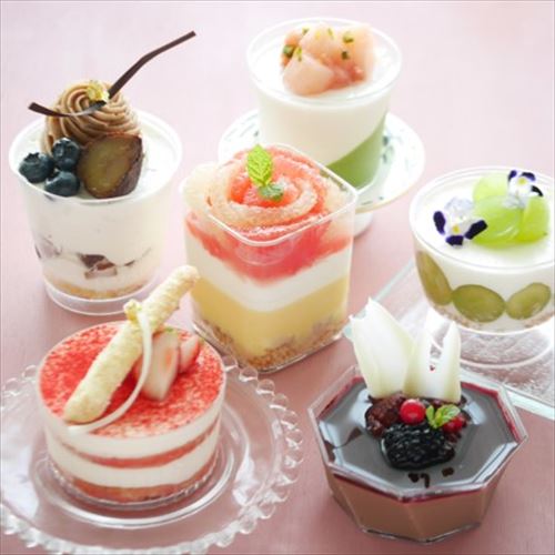 いちごとカスタードクリームのカップケーキ