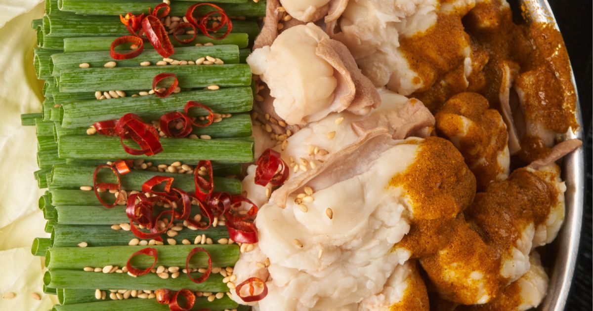 1日5食限定！はみ出る極太揚げゴボウが大満足のコクうまスープカレー - メシコレ