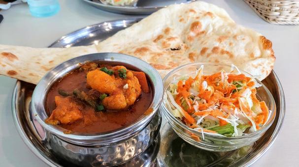 カレーナンのランチセットの無料イラストイラストセンタ