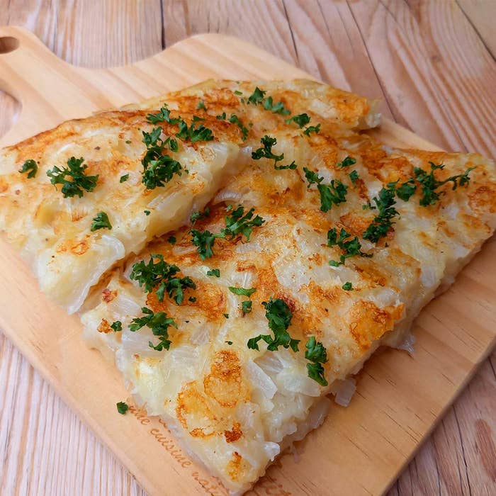 丸ごと1個消費！玉ねぎのチーズ入りガレット