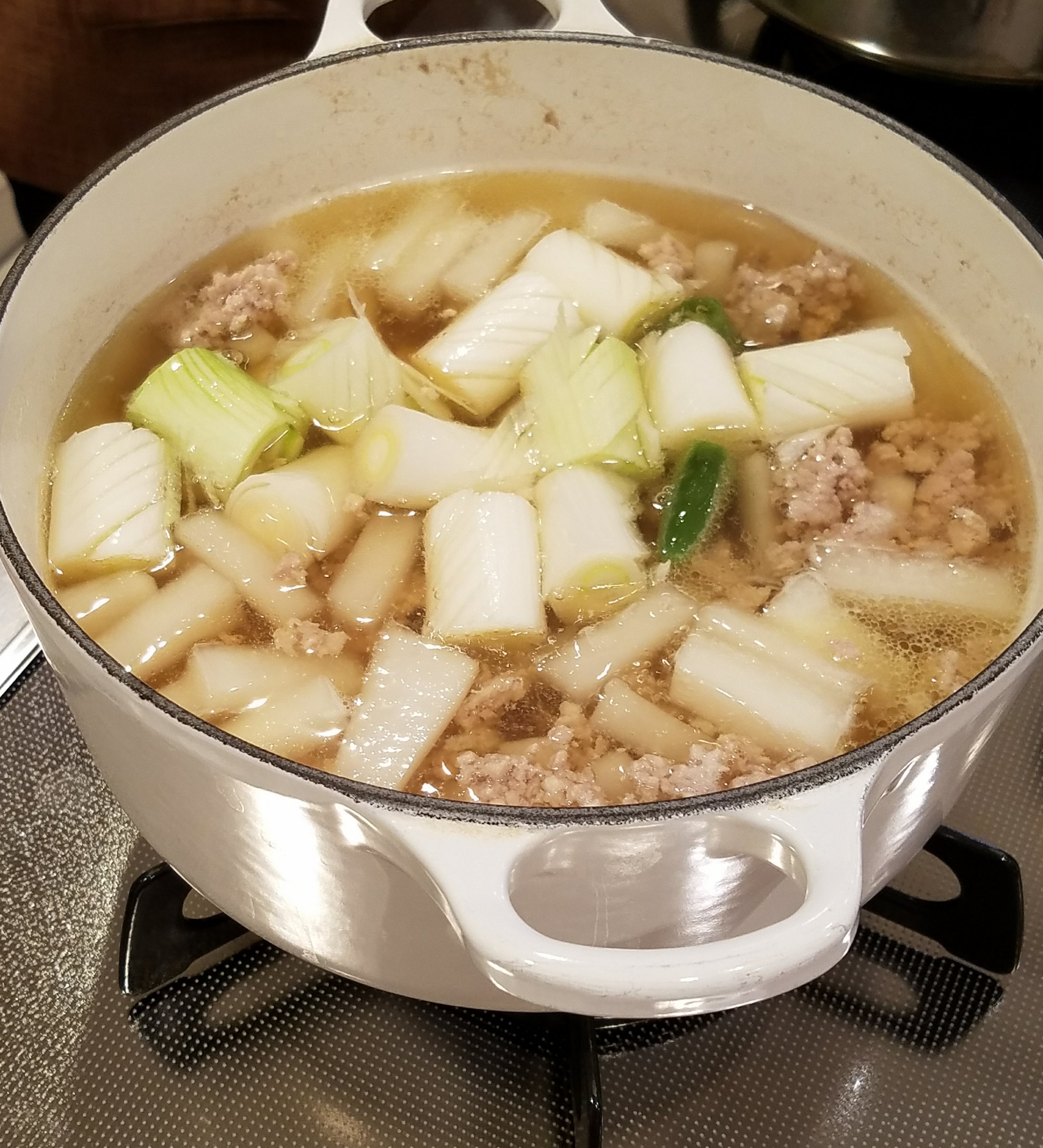 大根1本使い切り！ 鶏肉と大根のサムゲタン風スープ