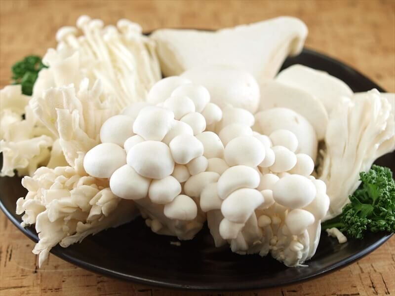 白いキノコの水炊き 豆乳鍋 〆の鍋カルボナーラ