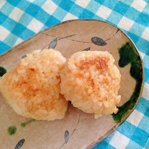 簡単！めんつゆ焼きおにぎり〜フライパンで by 白いエプロンのクマクックパッド簡単おいしいみんなのレシピが392万品