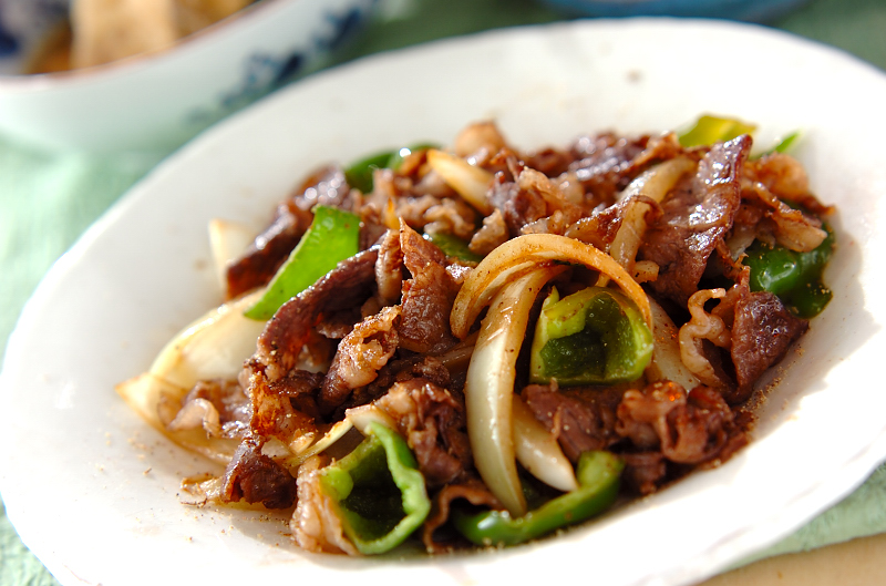 ごちそう丼♪牛肩ロース薄切りの豪華焼肉丼