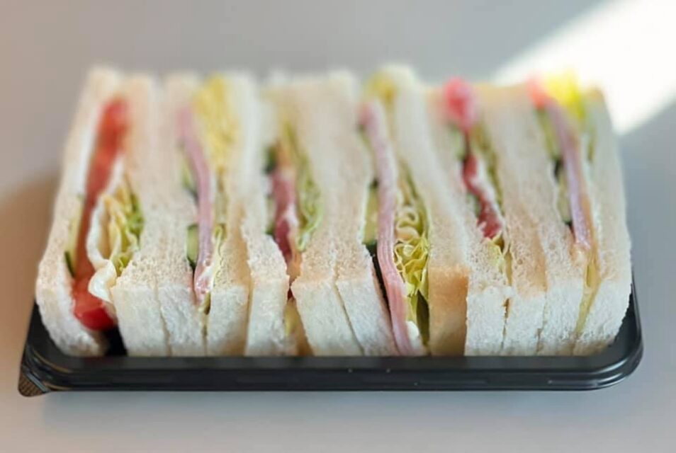 08 06 22 Sun 京都駅のホームのサンドイッチ。 : Foodiary