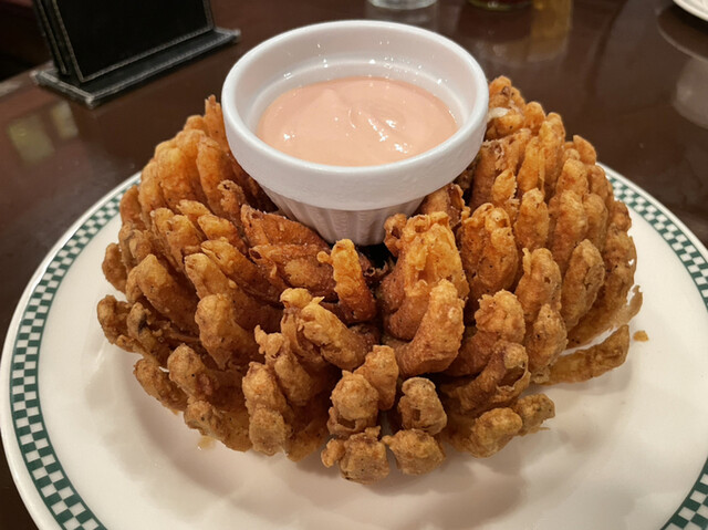 まるごとオニオンフライ ローソン 玉ねぎの甘味を楽しめるサクサクとしたフライです!!いぬきちのコンビニ飯