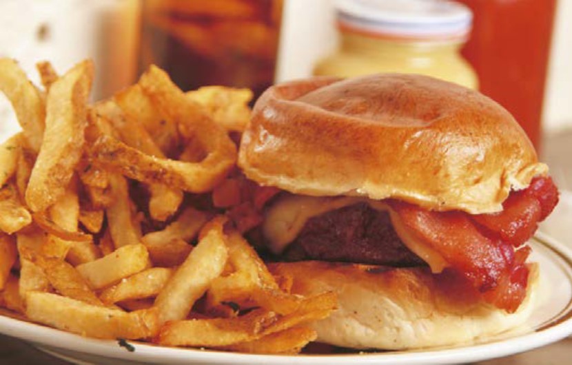 ASCII.jp：マクドナルド「N.Y.バーガーズ」3種をいち早く食べた！ バンズは史上初「ホップ」を使用