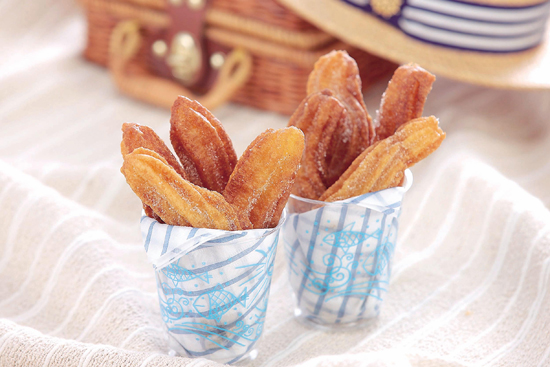 お菓子作りのプロが作る、チュロスの簡単な作り方とレシピを紹介しています