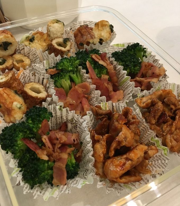 作り置きおかずで1週間のまるごと冷凍弁当！5品の超簡単レシピで5食分のお弁当献立 2025年3月22日- つくりおき食堂